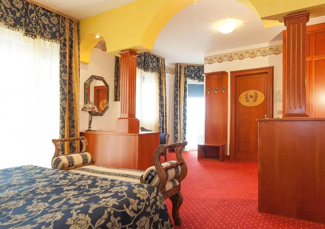 جناح بشرفة بإطلالة جزئية على البحر، Hotel Napoleon 4/6