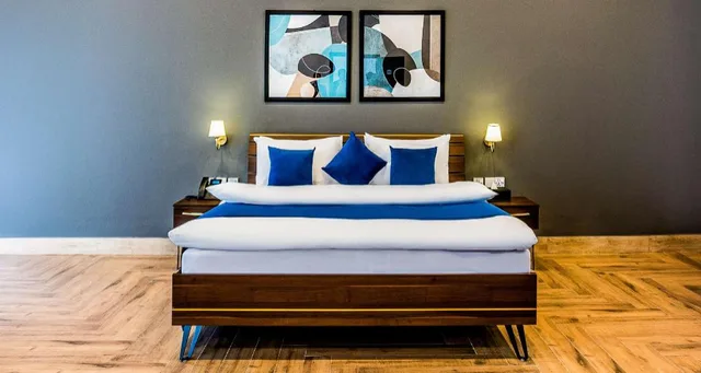 Deluxe, Suite, King Bed, Mountain View, Kitchen, Smoking, Best Western DHA Hanna Mall Quetta 3/4