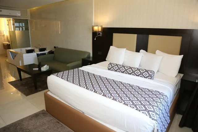 جناح بجاكوزي، Olive Tree Hotel 1/10