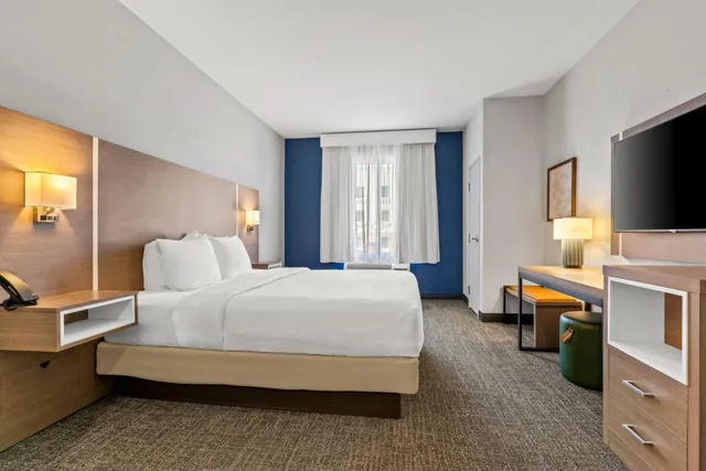 غرفة بسرير كينج بحوض استحمام لذوي الإعاقة، Spark by Hilton Catoosa Tulsa 7/10