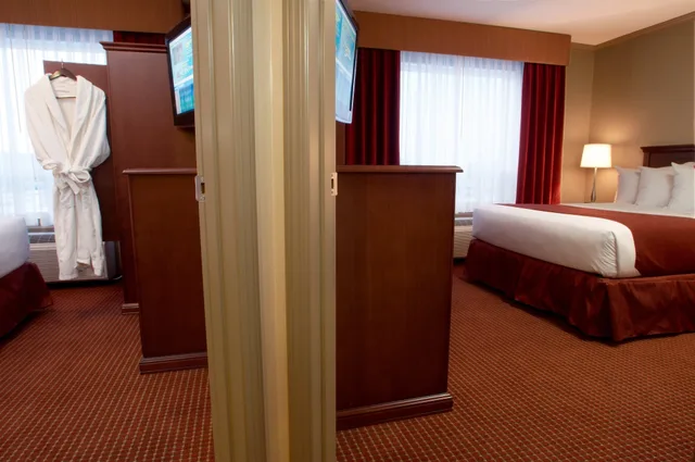 Superior, Queen Bed, Merit Hotel And Suites 3/8
