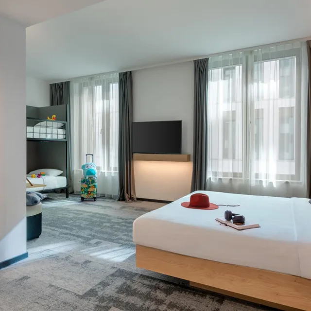 Moxy, Sleeper, Family, Bunk Bed، Moxy Wuerzburg 3/8