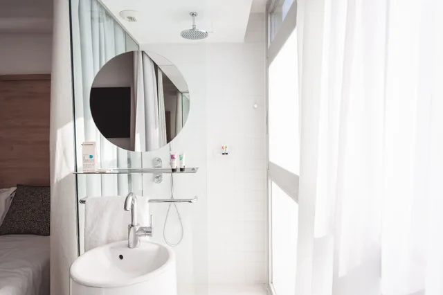 غرفة قياسية ثلاثية بسرير مزدوج وسرير فردي، Casa Lit Barcelona by Ona 6/8