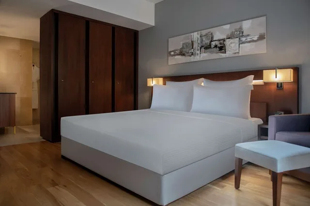 Room, King Bed, Hilton Beirut Downtown 3/13