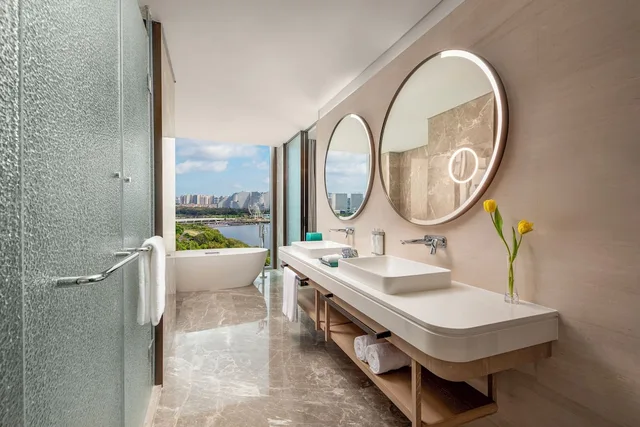 Premium, 2 Double Beds, HUALUXE Resort Beihai Silver Beach by IHG 4/4