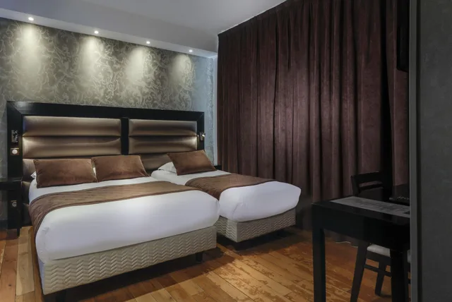 غرفة ثلاثية، AMBRE HOTEL 4/9