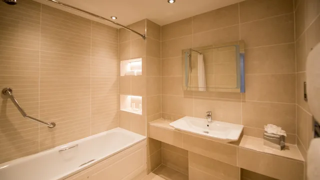 Convertible Double Bed, Park View، The Park Hotel 2/2