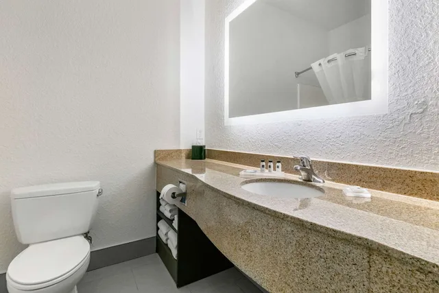 غرفة بسريرين كوين لذوي الإعاقة، Clarion Pointe Columbus-Bradley Park 4/5