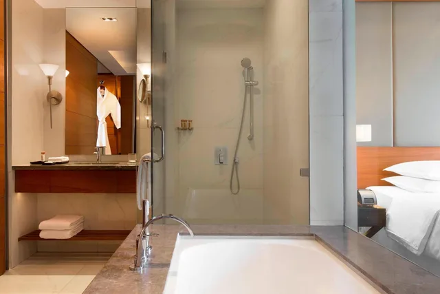 غرفة ديلوكس بسرير كينج، Sheraton Hyderabad Hotel 3/3