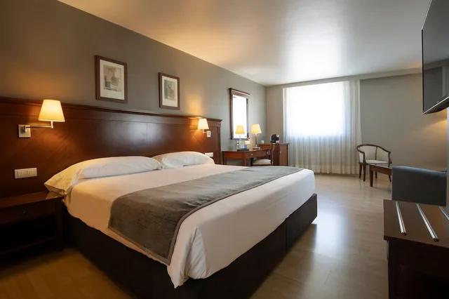 غرفة سوبيريور بسرير كوين، Hesperia Andorra 5/10