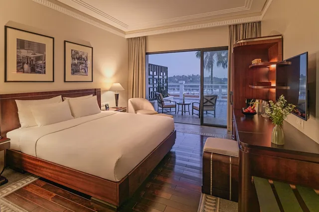 Superior, Queen Bed, River View, Azerai La Residence Hue 4/10