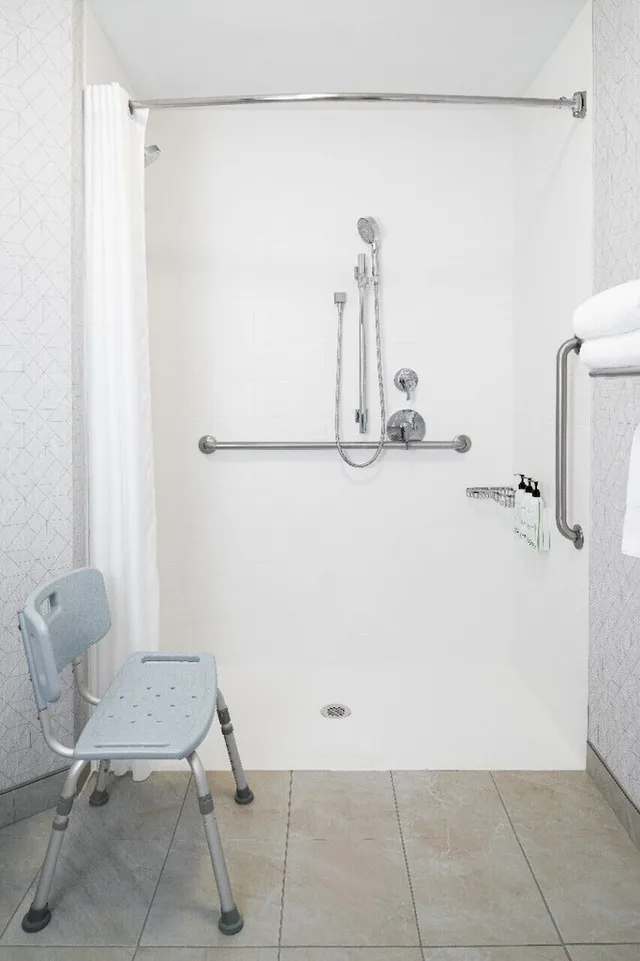 جناح بسريرين كوين مع سرير سحّاب إضافي لذوي الإعاقة، Springhill Suites Pigeon Forge 6/8