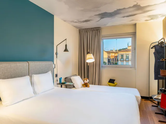 غرفة بسرير مزدوج مع أريكة، Ibis Malaga Centro Ciudad Hotel 4/10