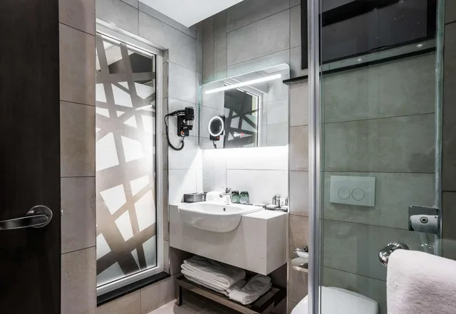 غرفة بسرير كينج، Best Western Premier Westlands 2/2