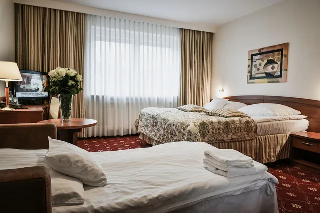 غرفة عائلية بسرير مزدوج مع أريكة، Hotel SPA Faltom Gdynia Rumia 1/7
