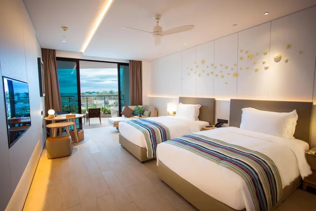 غرفة بسريرين منفصلين بإطلالة على البحر، Sanya Conifer Resort 2/6