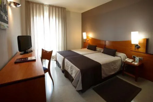 Room, Double Bed, Granollers Hotel 4/5