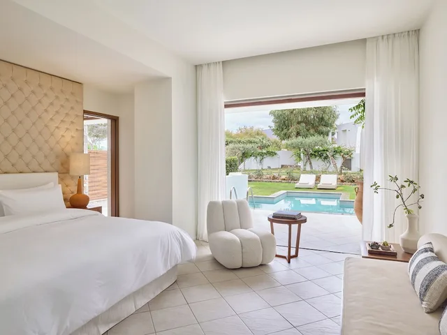 2 Bedrooms, Swim Up, Suite, 2 King Beds، Amirandes, A Resort to Live 2/5