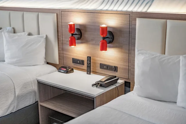 غرفة قياسية بسريرين كوين، Hotel Skye San Bruno 3/5