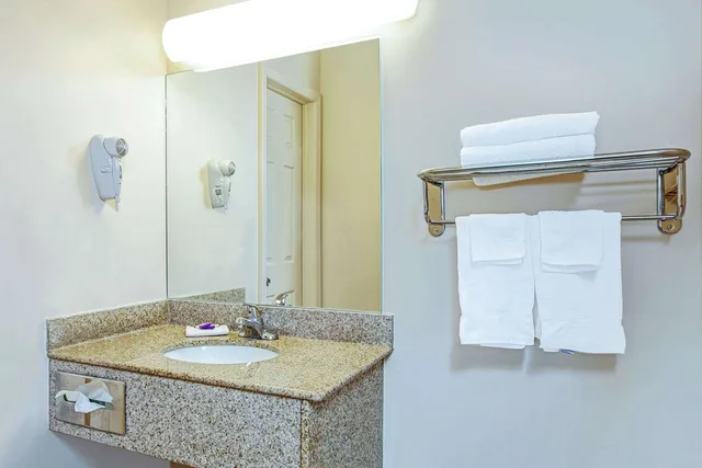 غرفة بسريرين كوين للمدخنين، Knights Inn South Hackensack 5/5