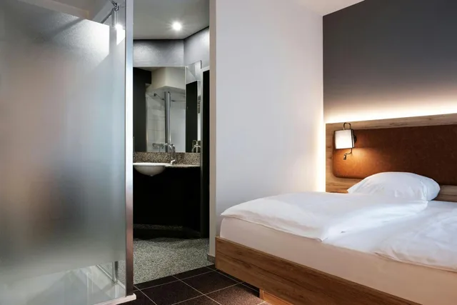 Room, Queen Bed, Sofa, Large, FOUR POINTS FLEX by Sheraton Ratingen Dusseldorf Airport 4/10