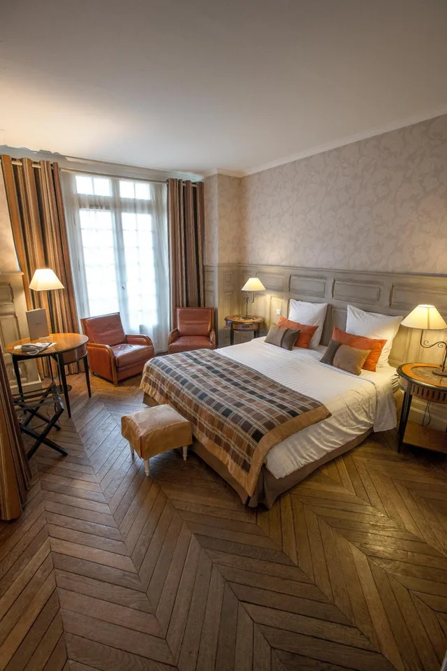 Suite, Laugeval 2/10