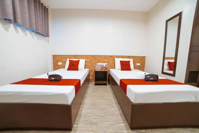 Room, Twin Beds, RedDoorz @ Traveler's Inn Bajada Davao 3/5