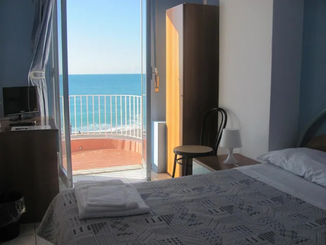 Room, Double Bed, Sea View, Balcony, Hotel La Scogliera 4/10