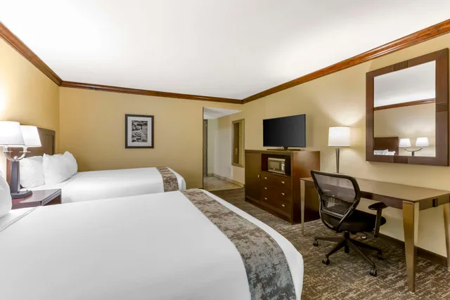 Upstairs, 2 Queen Beds, Pet Friendly، Best Western Plus Raton Hotel 1/4