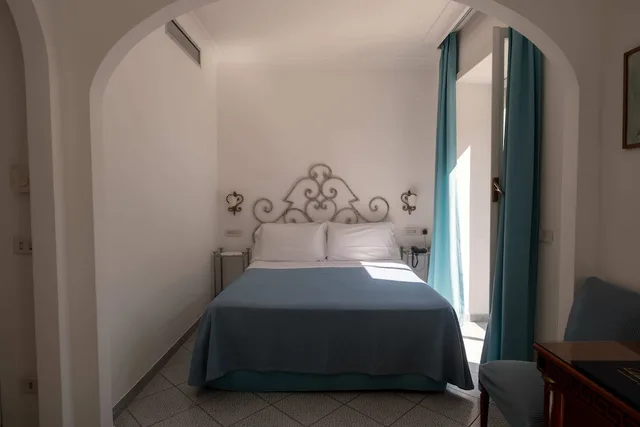 غرفة كلاسيكية بسرير كوين بإطلالة على الحديقة مع أريكة، Palatium Mari Hotel 10/10