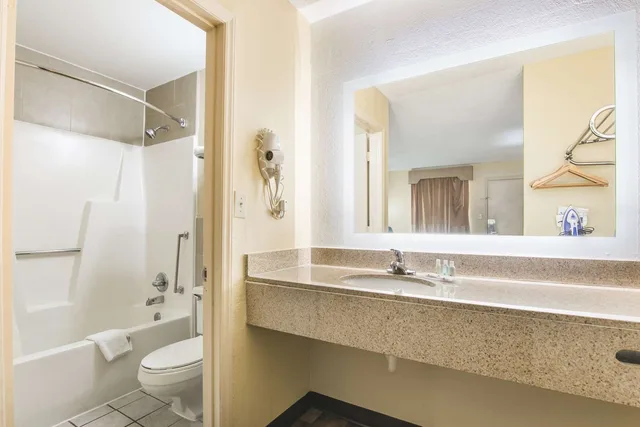 غرفة بسرير مزدوج للمدخنين، Quality Inn Kings Mountain 4/4
