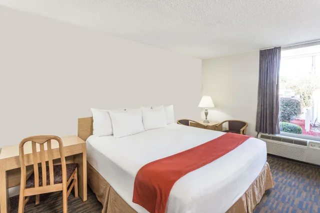 غرفة بسرير كينج، Days Inn by Wyndham Adel I-75 3/10