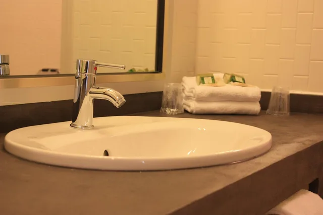 غرفة ثلاثية، Hotel La Citadelle 4/6