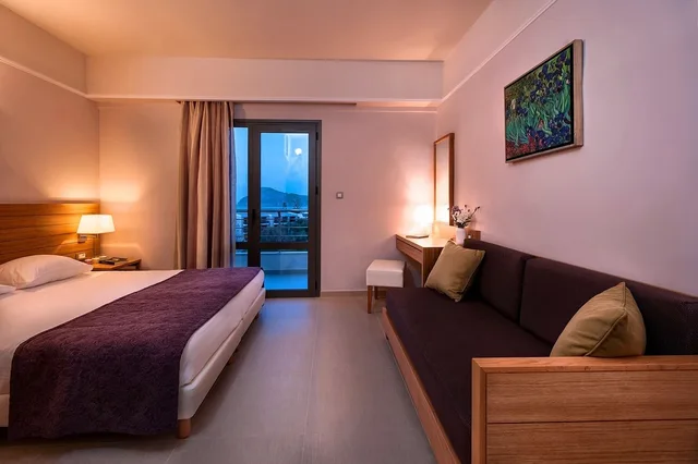 غرفة قياسية ثلاثية بسريرين منفصلين وسرير بطابقين، Porto Platanias Village Resort 5/10