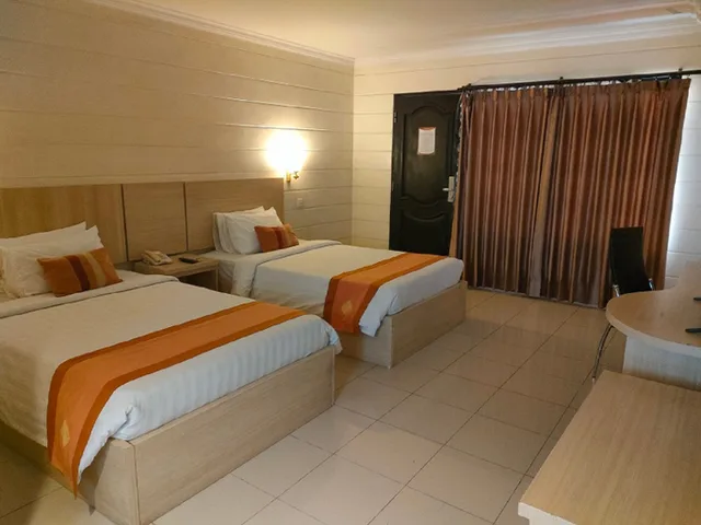 Standard, Twin Beds, Side Wing, Smoking، Hotel Mega Lestari 2/3