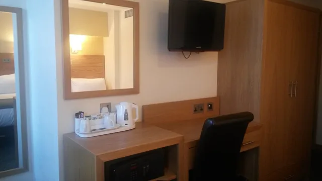 غرفة قياسية بسرير كوين، Regency Hotel Parkside 2/2