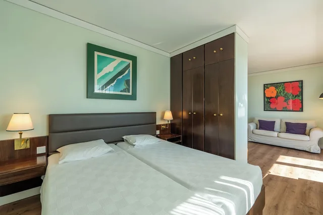 شقة بسرير مزدوج وسريرين منفصلين بغرفتي نوم مع أريكة، Hotel Apartamento Solverde 1/9