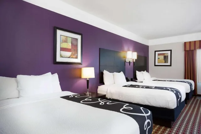 جناح عائلي بسريرين كوين، La Quinta Inn Suites Raymondville 2/8