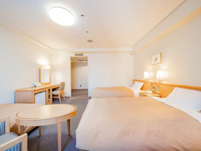 غرفة كبيرة بسريرين منفصلين وثلاثة أسرّة مع سرير إضافي للمدخنين، Hotel Grand Terrace Obihiro Ex Obihiro Tokyu Inn 2/3