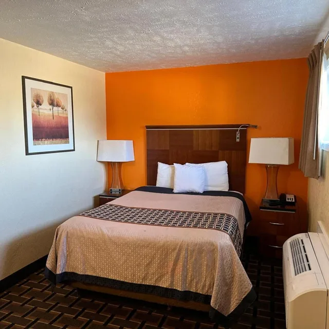 غرفة بسرير كينج وسرير كوين، Stay Inn by OYO Near I 80 Lincoln West 1/3