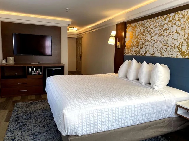 Room, King Bed, The Westfield Inn, BW Signature Collection 6/9