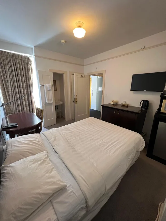 Mixed Dorm, Nash Hotel Berkeley 1/10