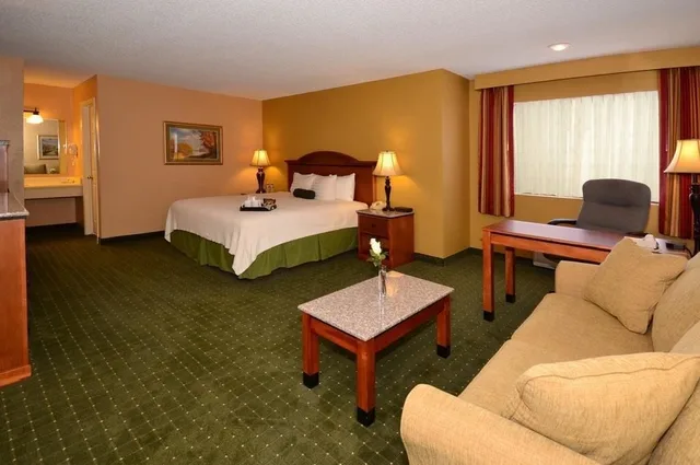 غرفة تنفيذية بسرير كينج، Best Western Sunrise Inn 4/5