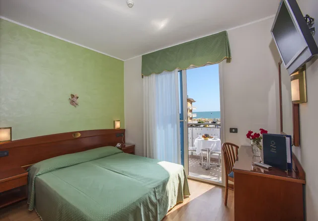 غرفة كومفورت بسرير مزدوج أو سريرين منفصلين بإطلالة جزئية على البحر، Hotel Helios 4/7