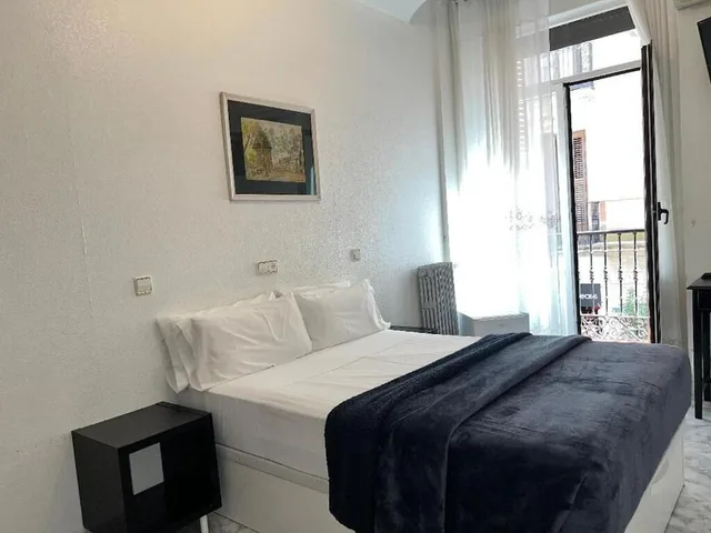 غرفة بسرير مزدوج بحمام خاص، Hostal Palacios Fuencarral 1/10