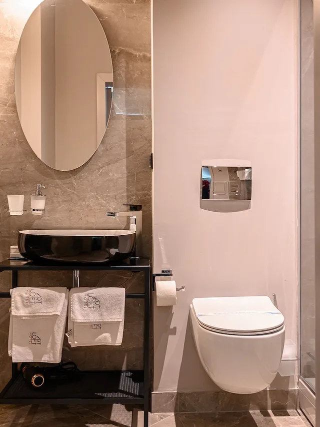 غرفة بريميوم مفردة بسرير كوين، Artloft Hotel 1/2