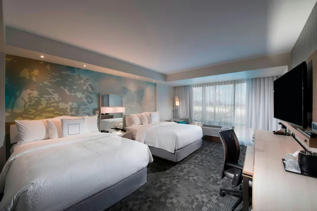 غرفة بسريرين كوين، Courtyard Atlanta Alpharetta Avalon Area 1/10
