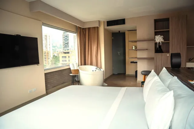 جناح عائلي بسرير كينج بإطلالة على المدينة، V Grand Hotel, a member of Radisson Individuals 1/10