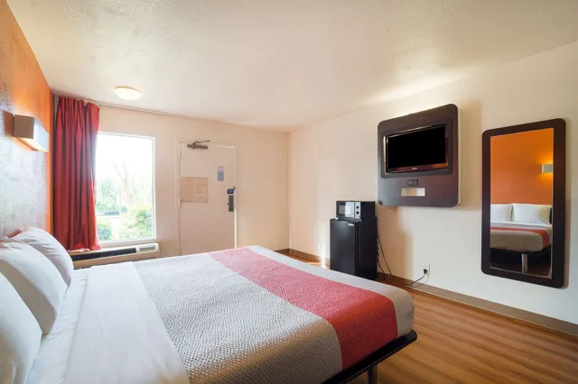غرفة قياسية بسرير كينج، Motel6 Augusta, GA 5/10