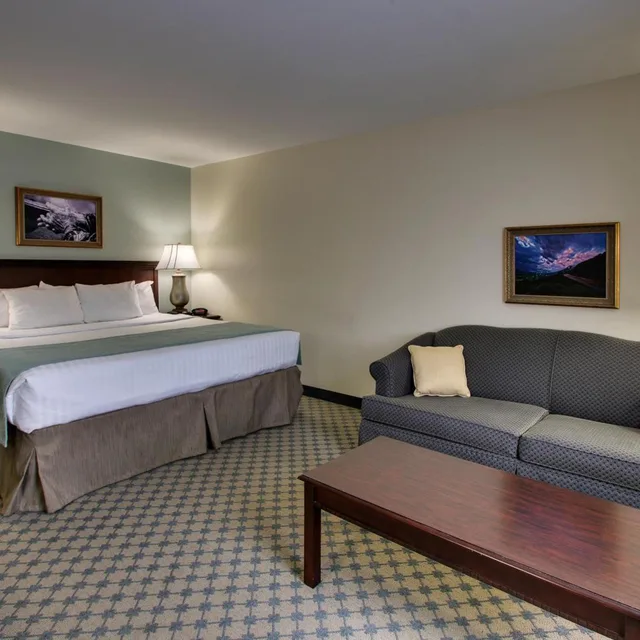 Deluxe, King Bed, The Inn At Wise 4/6